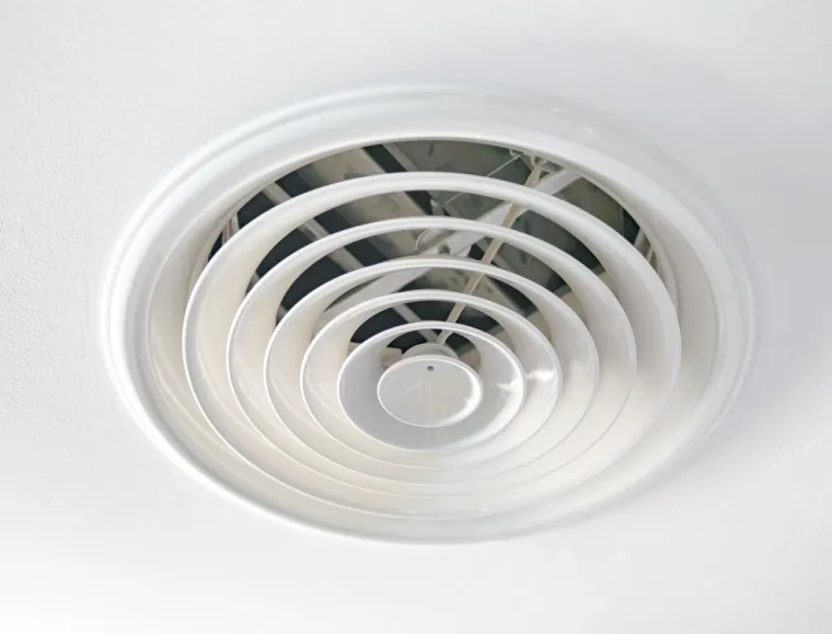 Installation ventilation mécanique contrôlée double flux dans les combles d'une maison individuelle, Cannes, Fluide Confort